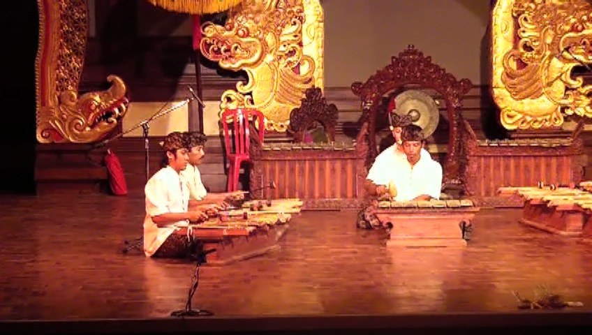 Выступление в Центре искусств Taman Budaya в Денпасаре