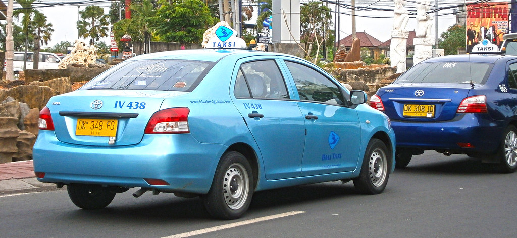 Два такси Bali Taxi на Бали