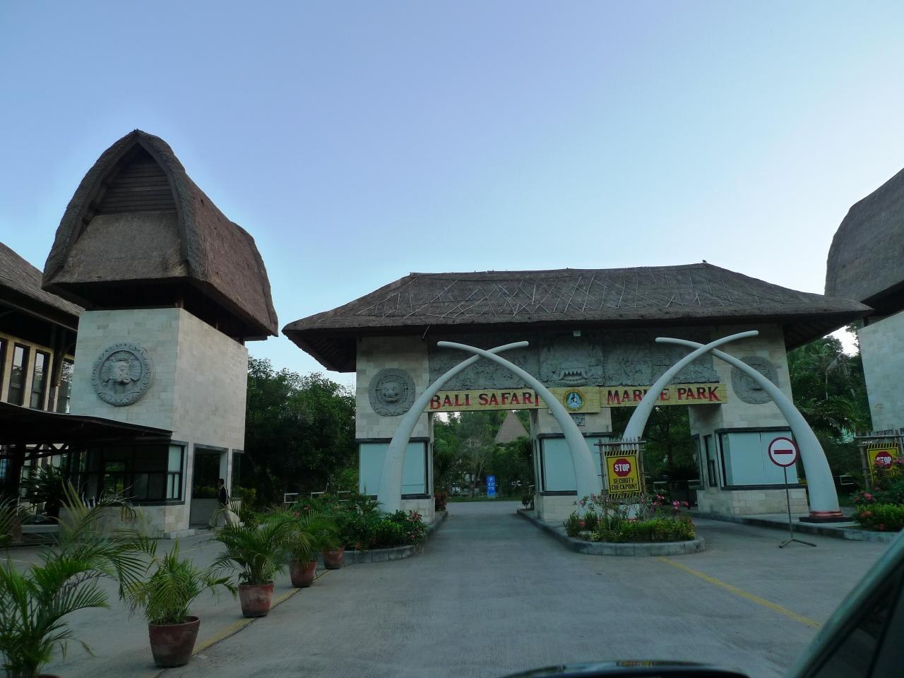 Главный вход в Bali Safari & Marine Park