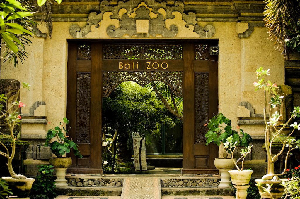 Вход в Bali Zoo в Сингападу