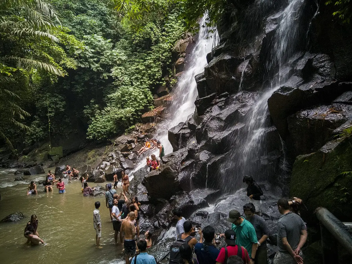 Каскад водопада Канто Лампо