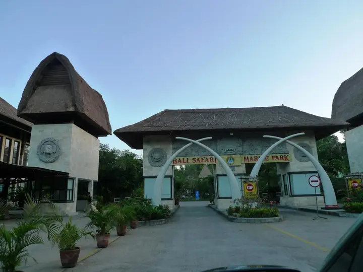 Главный вход в Bali Safari & Marine Park